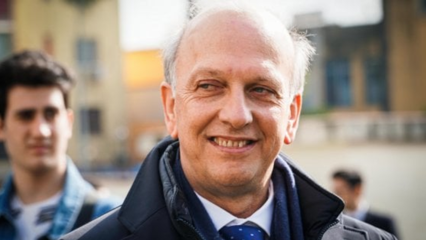 Il ministro Bussetti, "i prof. napoletani si impegnino di più": bufera sul governo