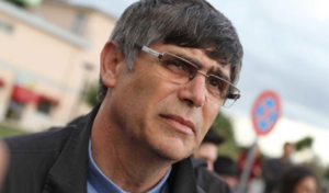 Il gesto di Don Patriciello, vince una causa e dona tutto ai malati di cancro