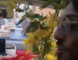 Simone Verdi sempre più napoletano, canta "Curnutone" in auto con la fidanzata