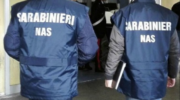 Dentisti abusivi, conservazione degli alimenti e condizioni igienico-sanitarie: il blitz dei Nas