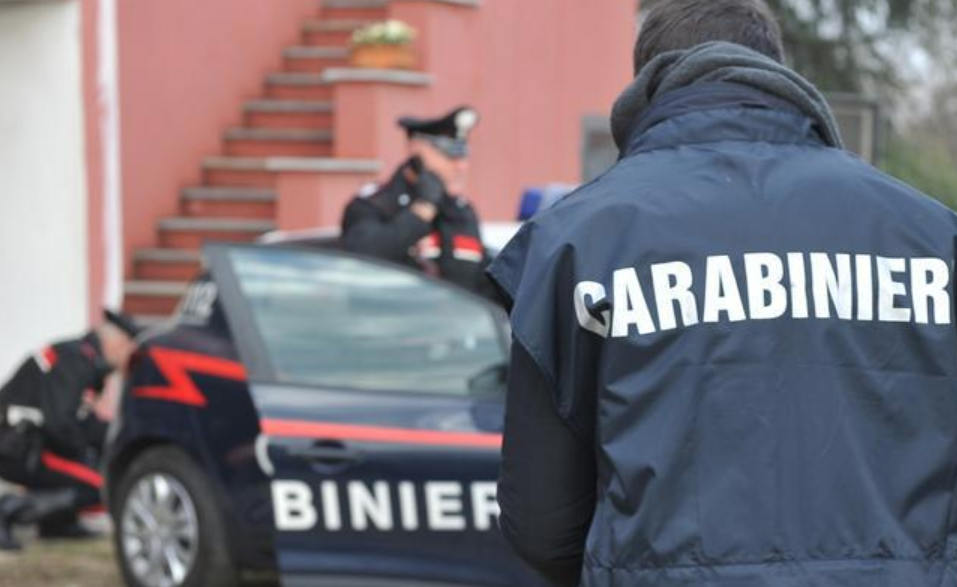 Bombe, "cavallo di ritorno" e racket: 8 arresti contro il clan Moccia
