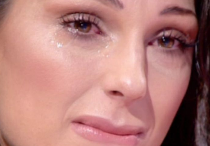 Paura per Anna Tatangelo, improvviso malore per la cantante: concerto annullato