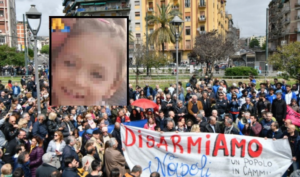 Napoli si ribella alla camorra, in centinaia per la manifestazione: "Forza Noemi"