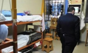 Carcere di Poggiorale, detenuto tenta di evadere all'interno di un sacco