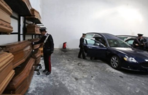 Le mani della camorra sulle pompe funebri, sequestrate 7 aziende