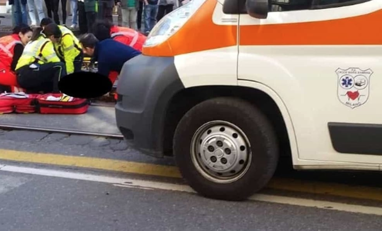 Grave incidente a Napoli, travolte due donne: deceduta un'anziana