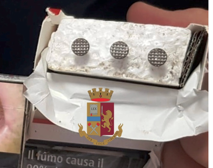 La truffa delle sigarette, dal "pacco" alle manette: due arresti