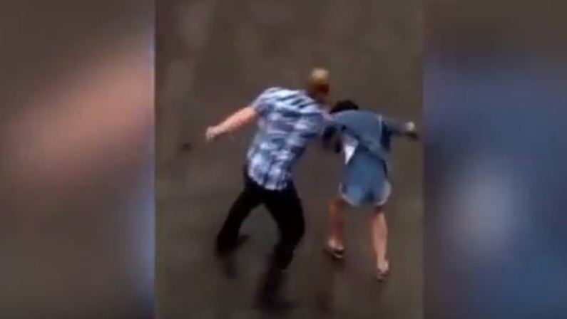 Portici, picchia la fidanzata per strada: arrestato 25enne