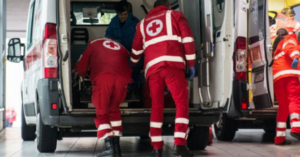 Trovata a terra e priva di sensi, donna salvata per miracolo: "Era in overdose"