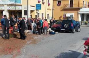 Dramma a Sant'Antimo, bimba cade dal terzo piano: soccorsi sul posto