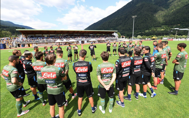 Mertens show in palestra, Insigne a gattoni e Rui "ingarra" la punizione: delirio tra i tifosi a Dimaro