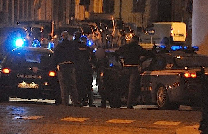 "Cavallo di ritorno", inseguimento e colluttazioni: polizia e carabinieri in azione a Napoli