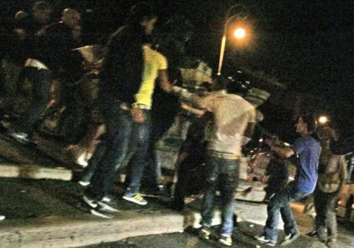 Pozzuoli, rissa sul lungomare: due giovani feriti, gli altri in fuga