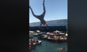 Castel dell'Ovo, tuffi dai lampioni e invasione di barche: scatta la denuncia