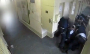 Super rissa nel carcere di Poggioreale, coinvolti 40 detenuti: "La situazione è drammatica"