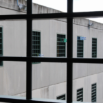 "Ha un tumore e non facevano nulla", lo strazio della moglie di un detenuto di Poggioreale