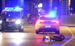 Salerno, schianto in motorino nella notte: muore un 16enne