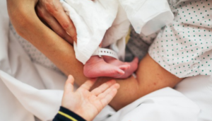 Ospedale San Paolo, donna incinta partorisce nel triage