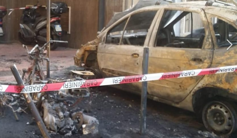 San Giorgio, incendiati due scooter e un'auto: un motorino era del Sindaco Zinno