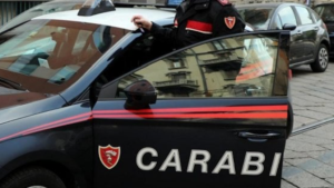 Napoli, esplosione nella notte: petardo scoppia all'esterno di una cioccolateria