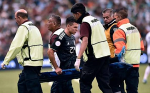 Pestone per Lozano in nazionale, infortunio per l'attaccante: "Non sembra grave"