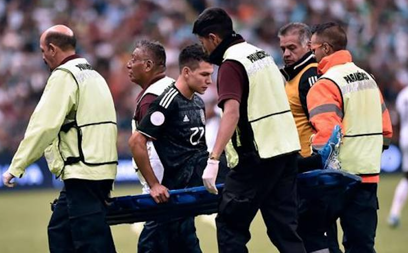 Pestone per Lozano in nazionale, infortunio per l'attaccante: "Non sembra grave"