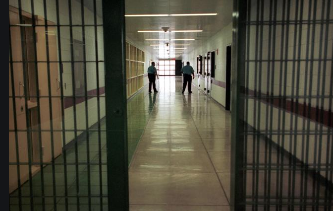 Focolaio Covid nel carcere di Carinola, morto terzo agente in pochi giorni