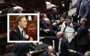 Caos e rissa sfiorata alla Camera, al centro della discussione il Mes: coinvolto Piero De Luca