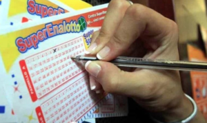 Superenalotto, sfiorato il jackpot: in Campania tre premi di consolazione