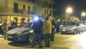 Tragedia a Giugliano, poliziotto postale si toglie la vita nel garage di casa