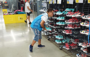 La storia di Andrea, giovane affetto dalla sindrome di down e assunto a tempo indeterminato