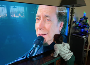 Nino D'Angelo a 'Domenica In', il nipotino bacia la tv durante la sua esibizione