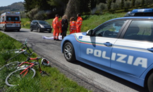 Dramma sulla Sannitica, ciclista colto da un malore e muore