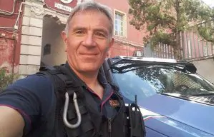Travolto e ucciso da un'auto dopo lo schianto in scooter, Pozzuoli piange il vice questore Ciro Lomaistro