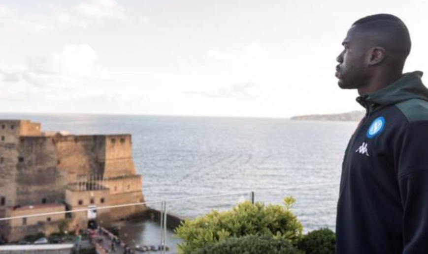 Il grande cuore di Koulibaly, i doni per il 'fratello' clochard