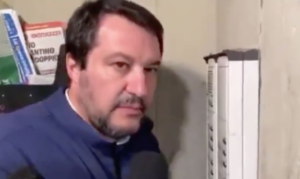 Salvini al citofono: "Spacci?". La risposta del 17enne tunisino: "Vado a scuola come tutti"