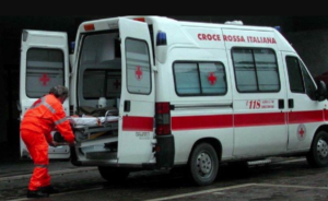 Napoli, bimbo si accascia a terra in palestra: salvato dai sanitari del 118