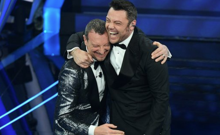 Sanremo, Tiziano Ferro show: "Che regalone!". Poi si commuove
