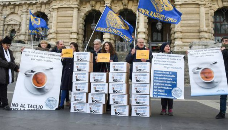 Referendum taglio dei parlamentari, l'iniziativa del Partito Radicale davanti le sedi regionali Rai