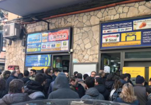 Napoli-Barcellona, code ai botteghini e curve esaurite: "Ma i biglietti no costavano troppo?"