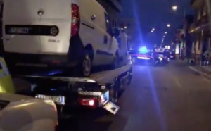 Afragola, tentata rapina da film in banca: furgoni usati per bloccare le vie d'uscita