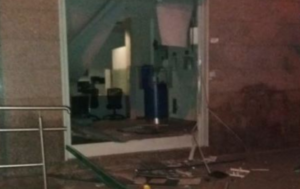 Giugliano, bomba esplode davanti una banca: indagano i carabinieri