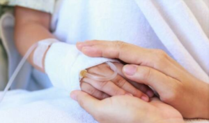 Napoli prega per Cristian, precipitato dal quinto piano a 13 anni: è gravissimo