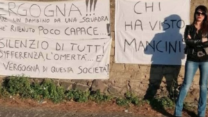 Sempre escluso dalle partite di calcio a 6 anni, la protesta della madre: "Vergogna è solo un bambino"