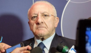 Coronavirus, furia De Luca: "Problema serio, ci vuole maggiore responsabilità da parte di tutti"