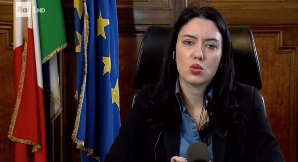 ministro azzolina covid19 scuole vocedinapoli.it