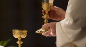 Violano le regole anti-covid e celebrano la messa delle Palme, denunciati parroco e fedeli