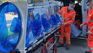 Coronavirus a Napoli, arrivate le barelle 'speciali'