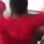 Monteruscello, festa dopo il pranzo di Pasqua: balli e canti tra le scale del palazzo