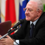 Covid19 in Campania, De Luca: "Obbligo di mascherine e guanti sui mezzi pubblici"